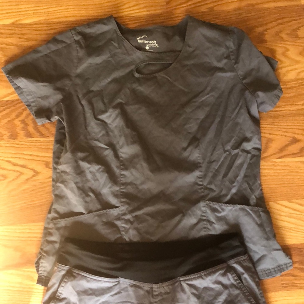 Scrub set